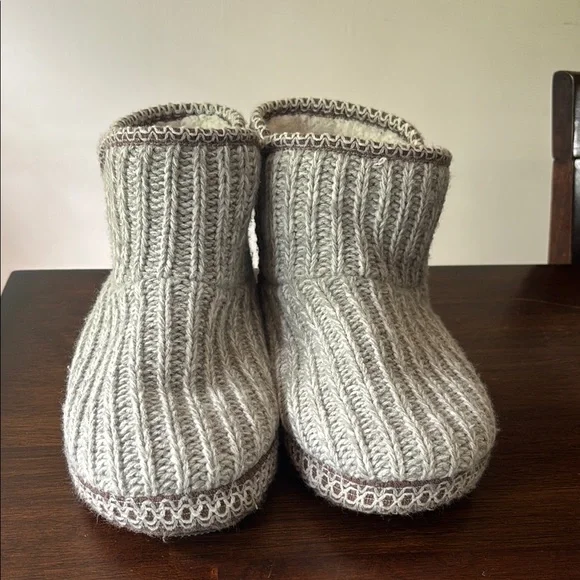 Muk Luks Gray Cozy Knit Slippers - Picture 3 of 7